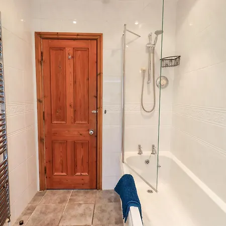 The Old Betting Shop * קזיק