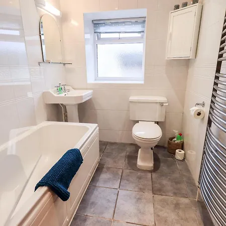 The Old Betting Shop בית נופש