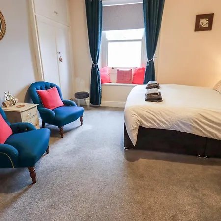 The Old Betting Shop בית נופש *